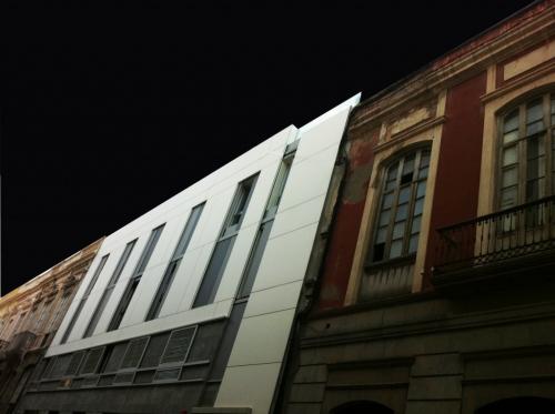 Edificio viviendas c/Domingo J. Navarro.